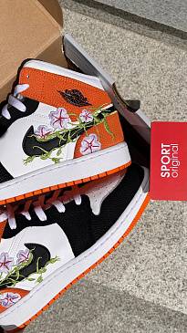 Фото № 2 с приближением к товару «‎Air Jordan 1 Mid Starfish Floral»