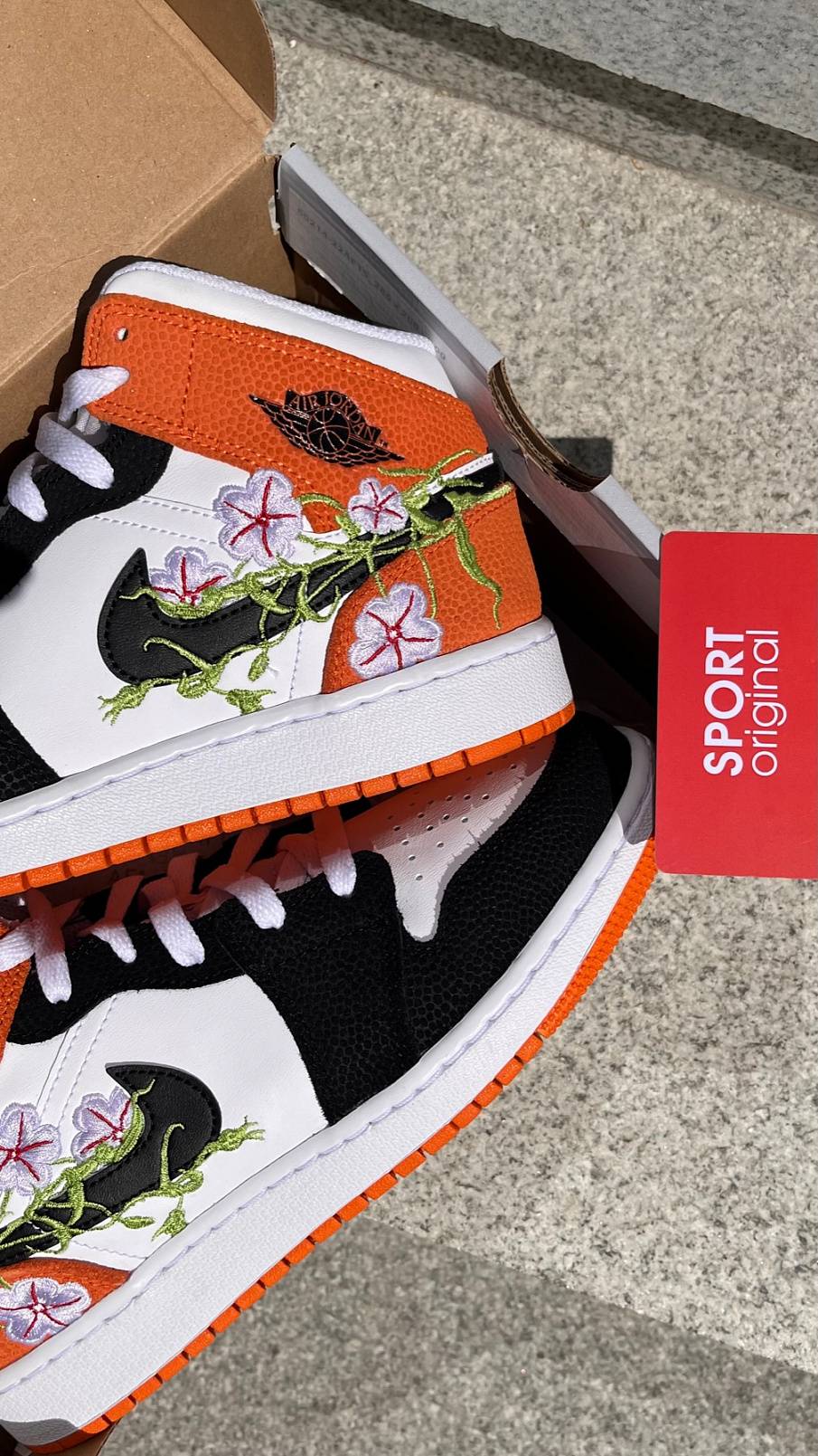 Фото № 2 с приближением к товару «‎Air Jordan 1 Mid Starfish Floral»