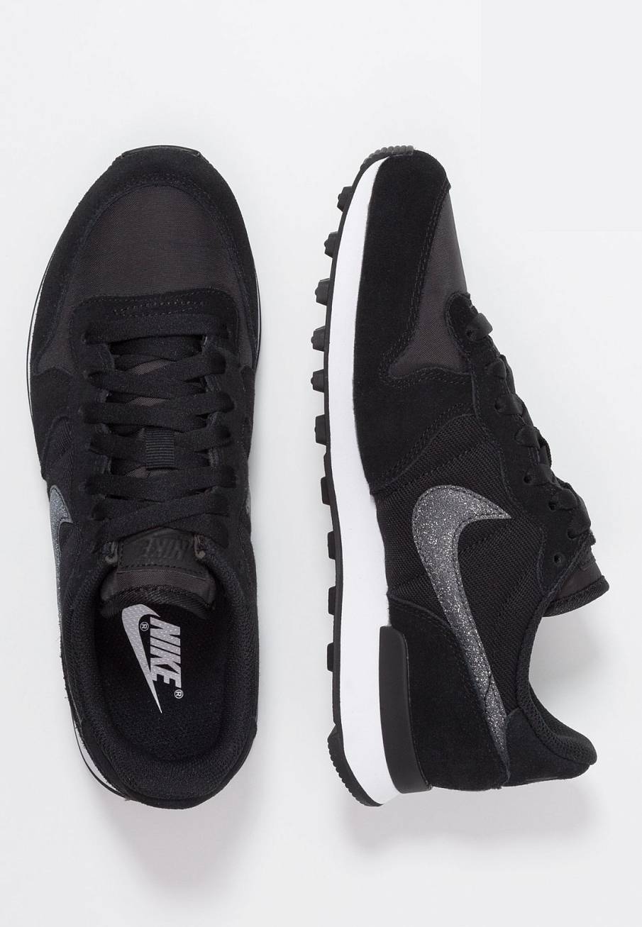 Фото № 3 с приближением к товару «‎Nike Internationalist »