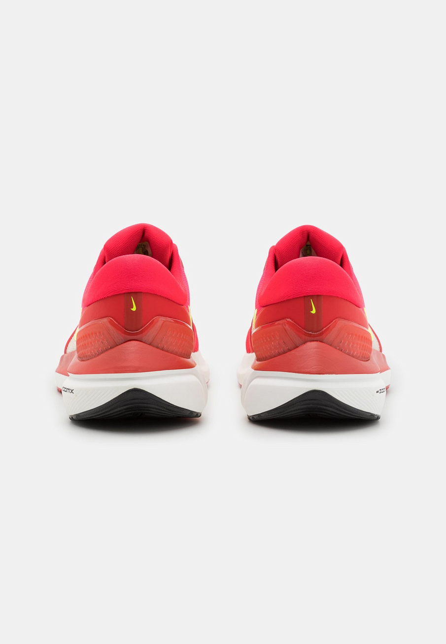 Фото № 3 с приближением к товару «‎Nike Air Zoom Vomero 16»