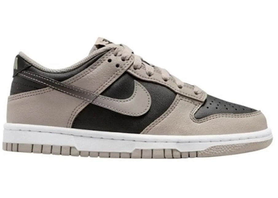 Фото № 1 с приближением к товару «‎Nike Dunk Low»