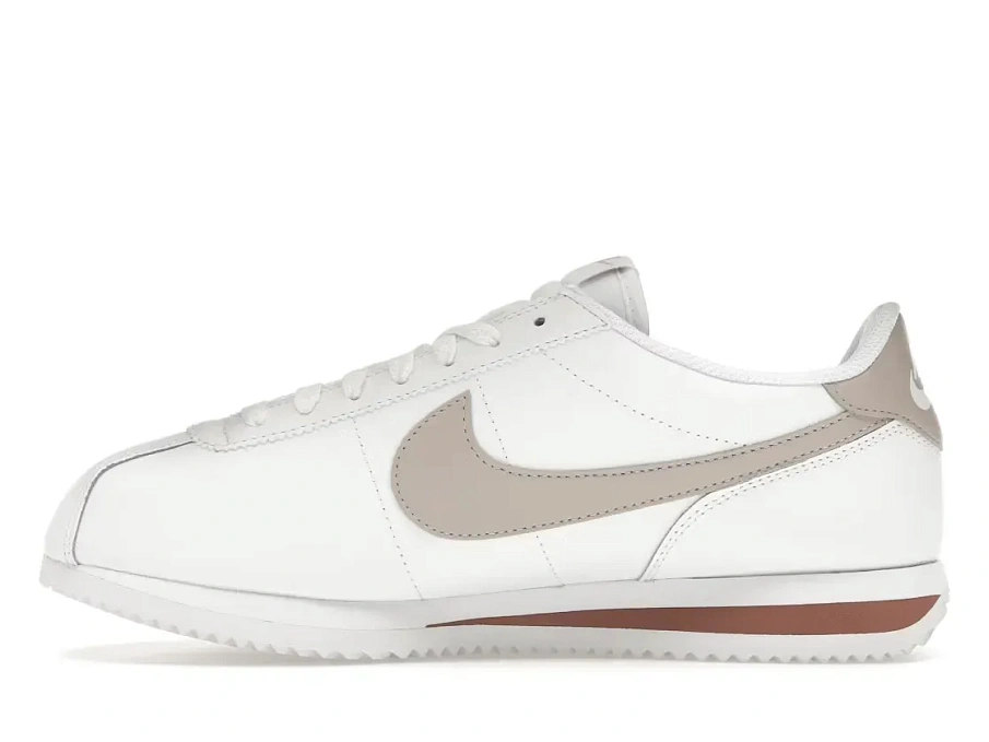 Фото № 3 с приближением к товару «‎Nike Cortez»