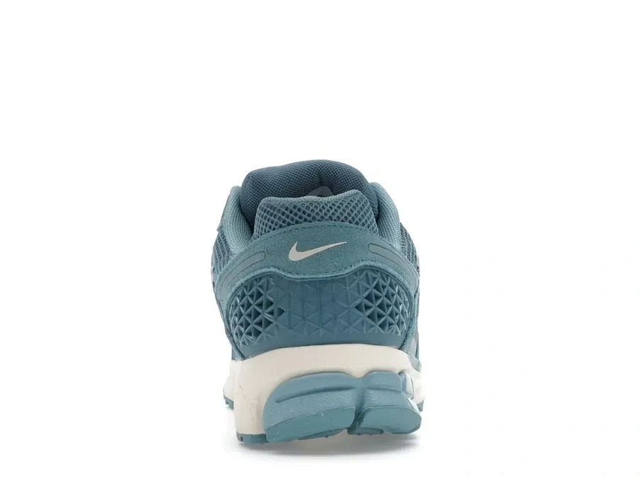 Фото № 4 с приближением к товару «‎Nike Zoom Vomero 5»