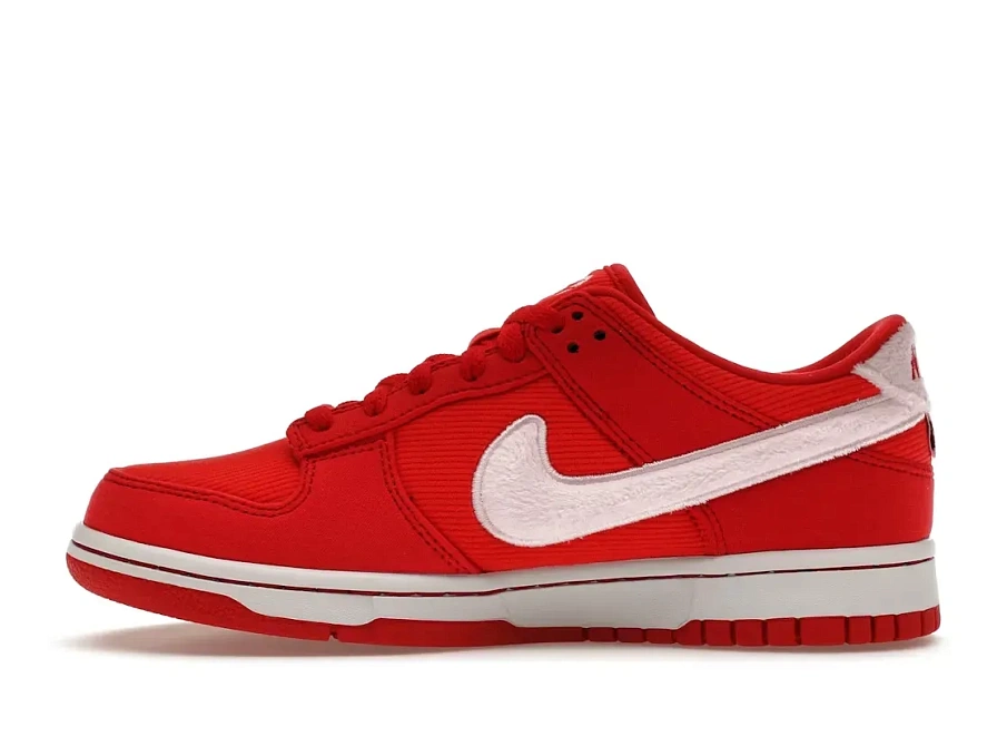 Фото № 3 с приближением к товару «‎Nike Dunk Low»