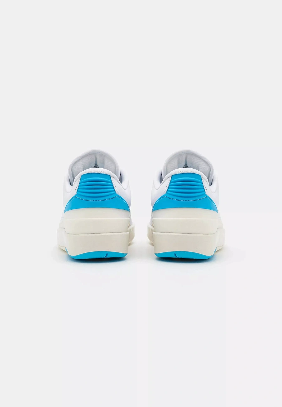 Фото № 2 с приближением к товару «‎AIR JORDAN 2 RETRO»