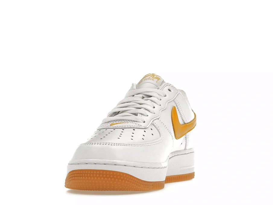 Фото № 2 с приближением к товару «‎Nike Air Force 1 Low Waterproof White University Gold Gum»