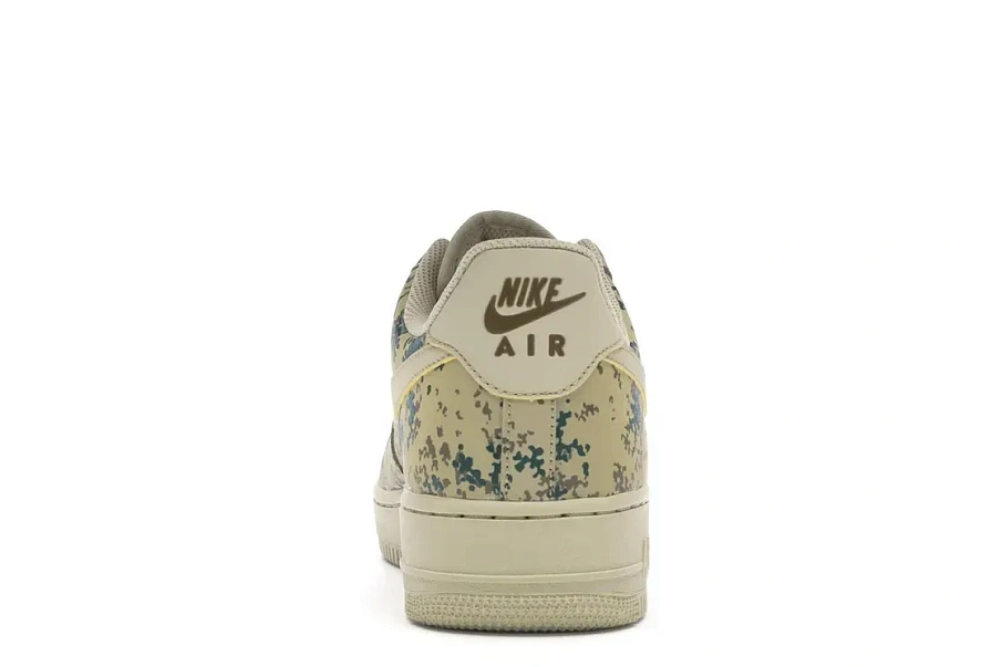 Фото № 4 с приближением к товару «‎Nike Air Force 1 Low Desert Camo Team Gold»