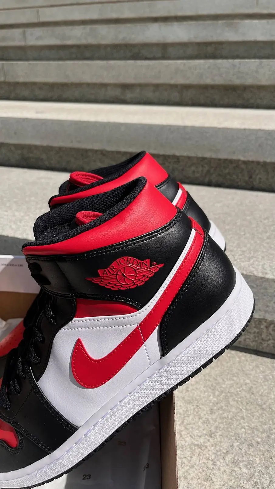 Фото № 4 с приближением к товару «‎Air Jordan 1 Mid (554724-079)»
