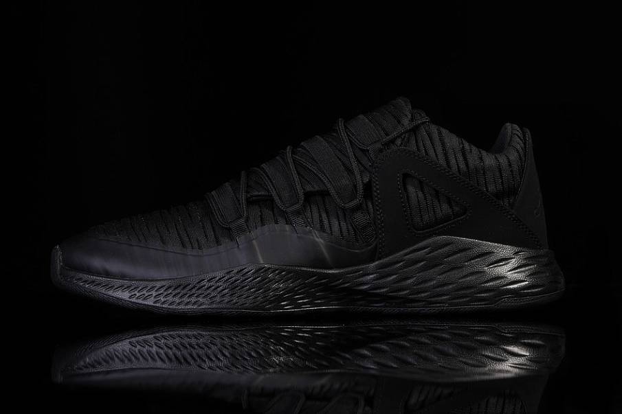 Фото № 3 с приближением к товару «‎Nike Air Jordan Formula 23 Triple »