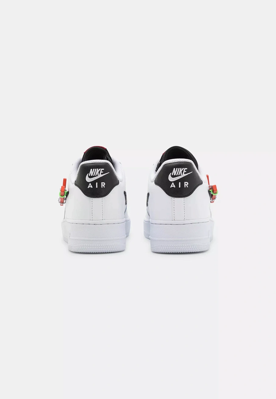 Фото № 3 с приближением к товару «‎AIR FORCE 1 '07 PRM UNISEX»