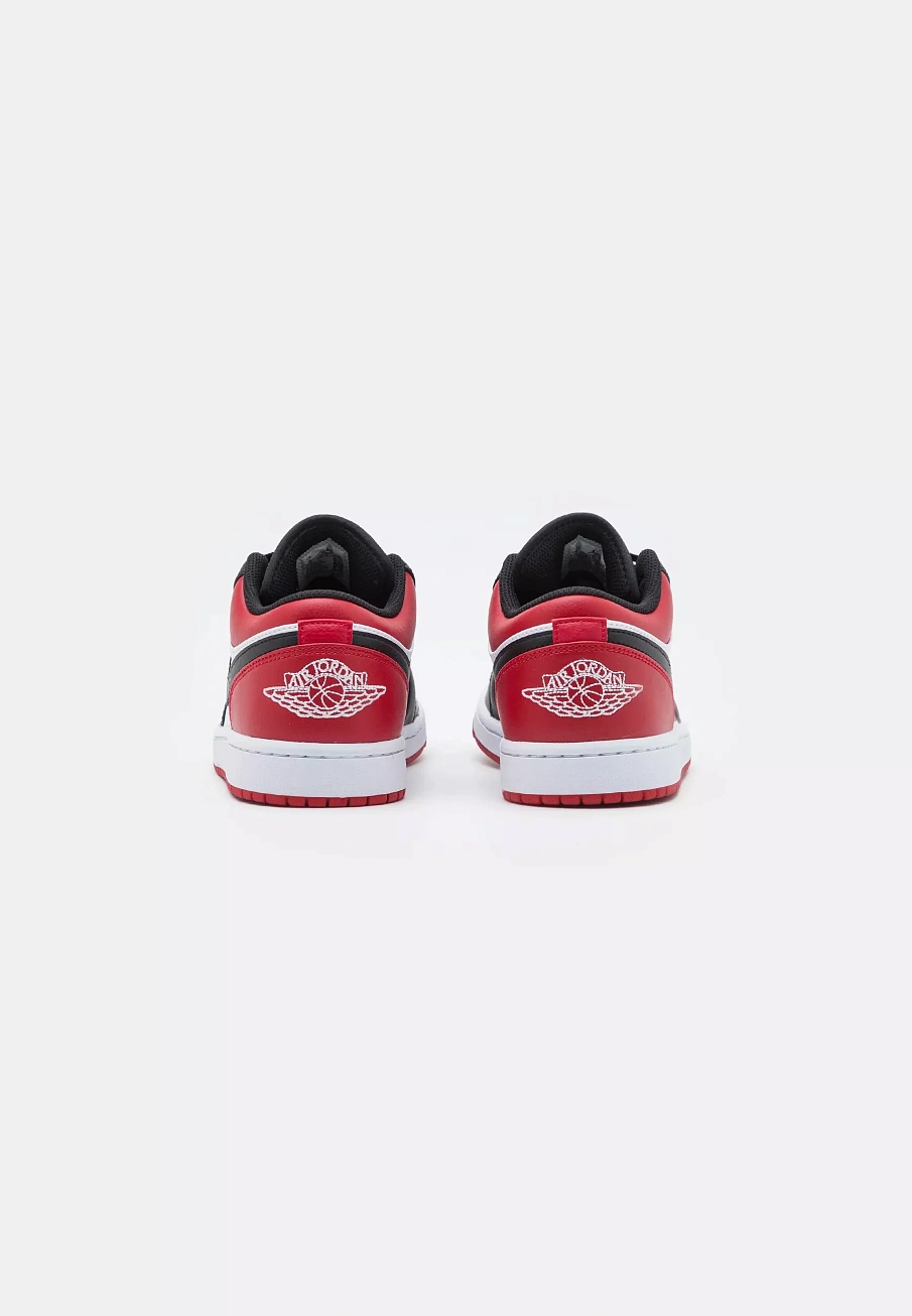 Фото № 3 с приближением к товару «‎AIR JORDAN 1»