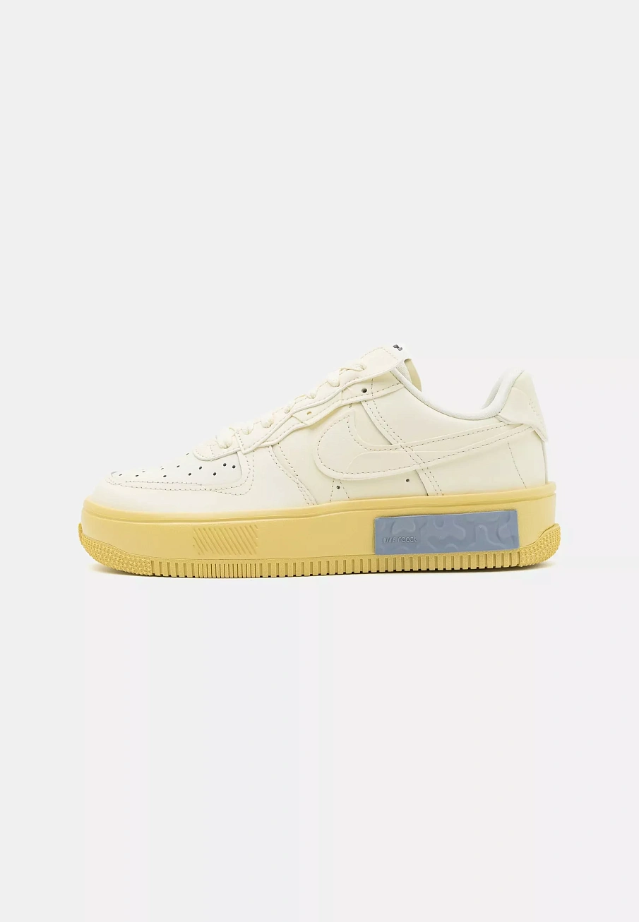Фото № 1 с приближением к товару «‎W AIR FORCE 1 FONTANKA»
