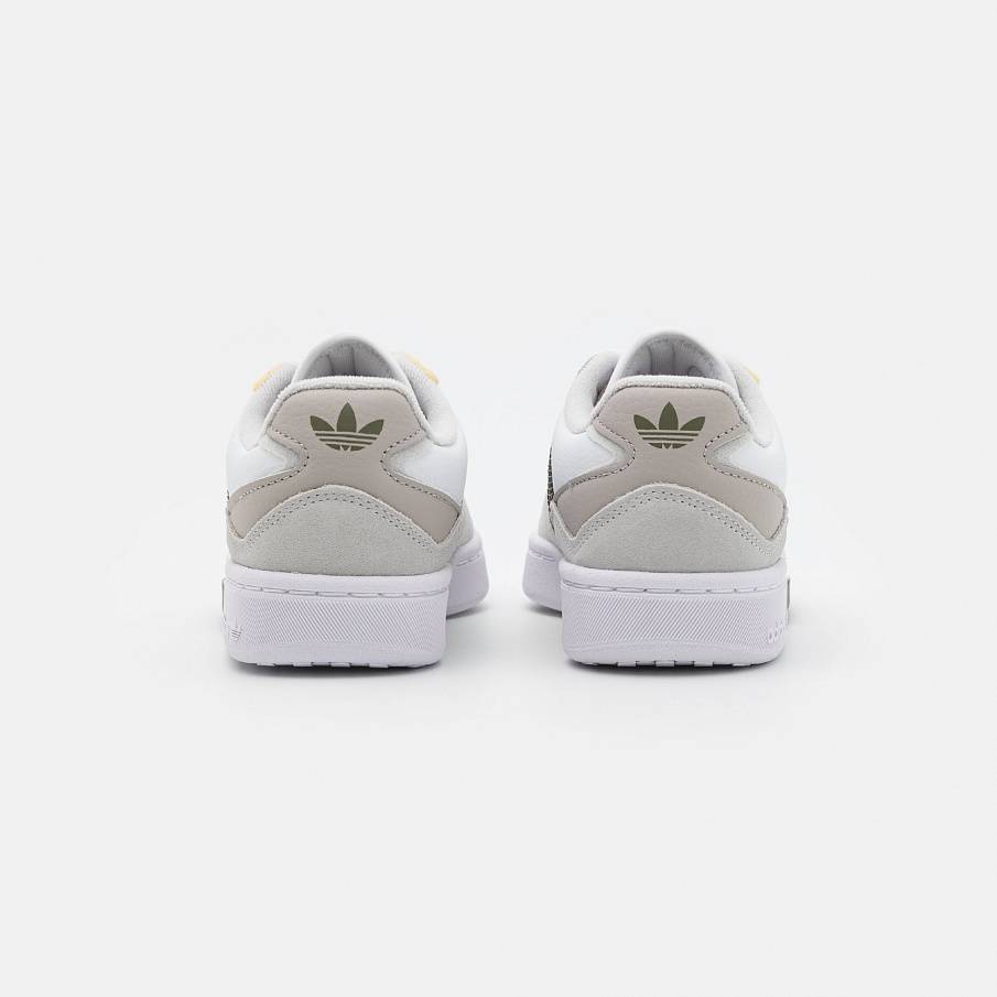 Фото № 3 с приближением к товару «‎Adidas Courtic »