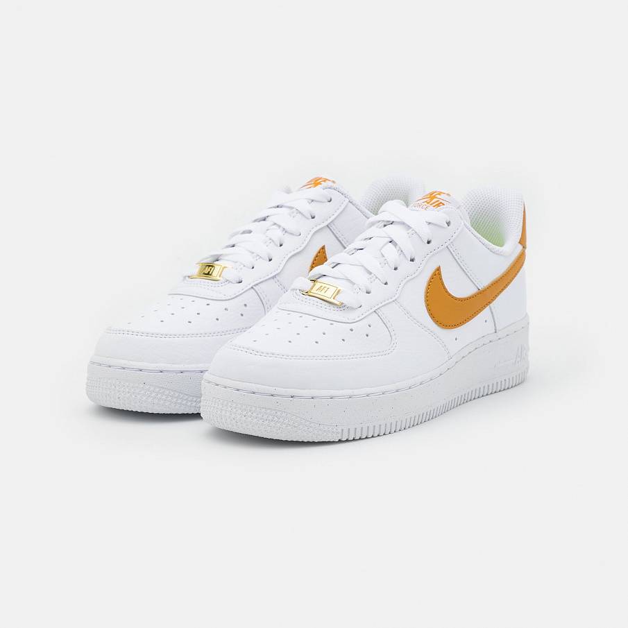 Фото № 2 с приближением к товару «‎Nike Air Force 1 »