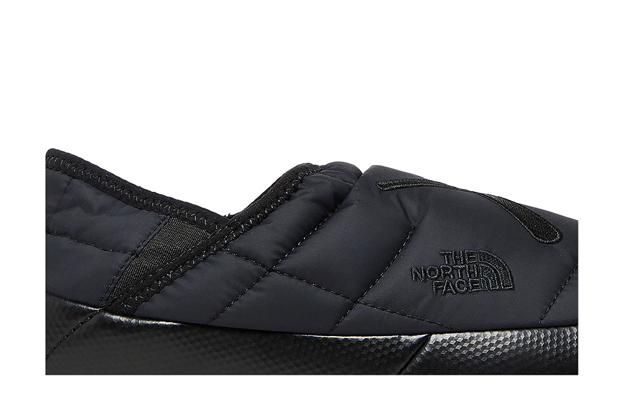 Фото № 3 с приближением к товару «‎The North Face KAWS x Women's ThermoBall Traction Mule VS Black»