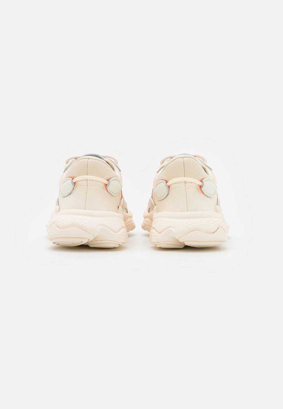 Фото № 5 с приближением к товару «‎Adidas Ozweego »