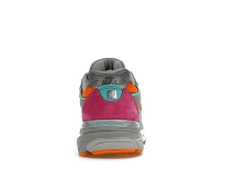 Фото № 4 с приближением к товару «‎New Balance 990v3»