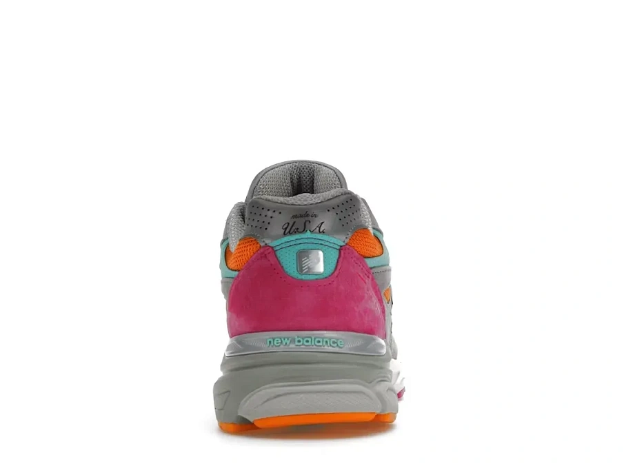 Фото № 4 с приближением к товару «‎New Balance 990v3»