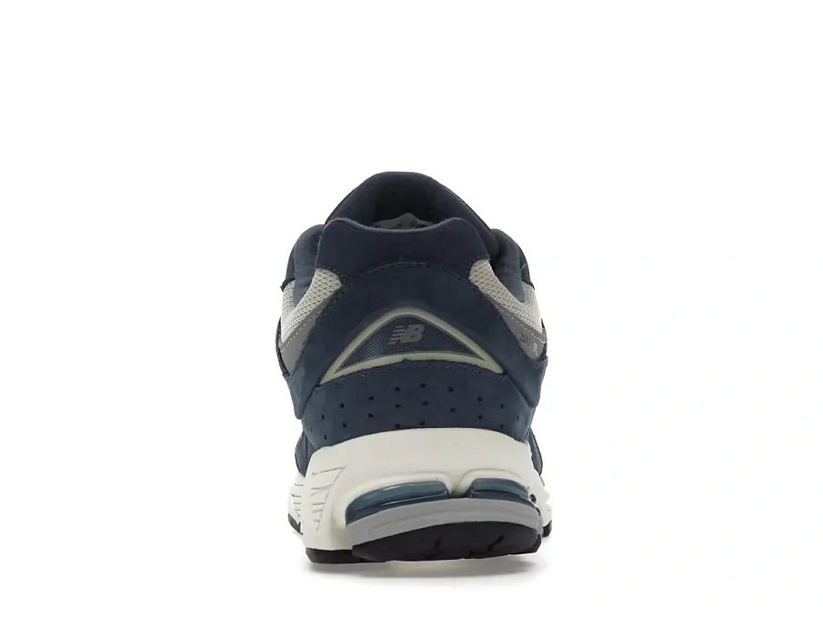 Фото № 4 с приближением к товару «‎New Balance 2002R»