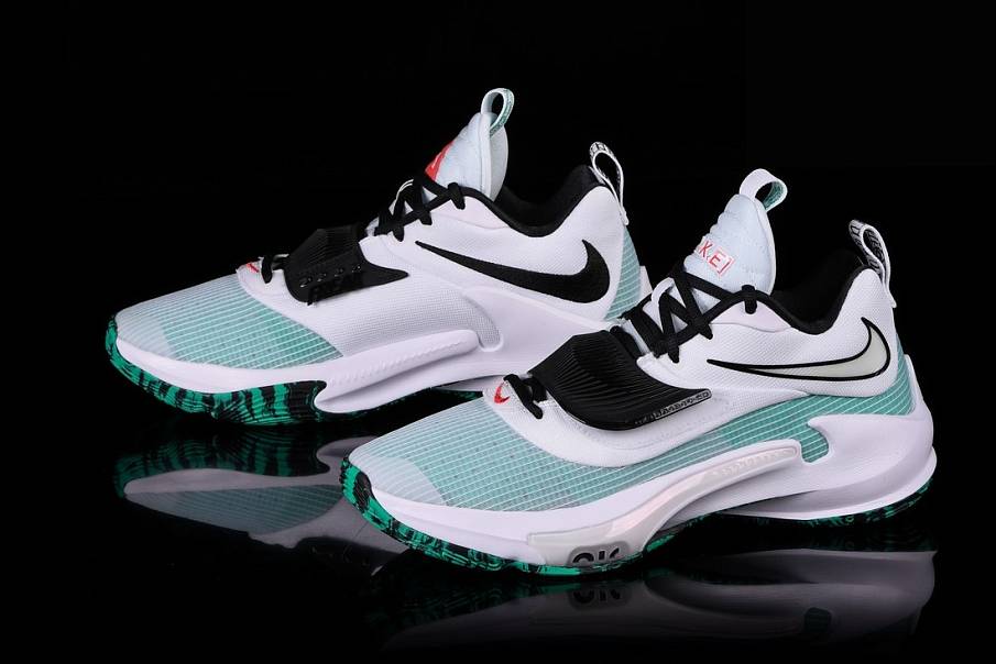 Фото № 1 с приближением к товару «‎Nike Zoom Freak 3 Basketball Shoes BlackWhiteGreen»