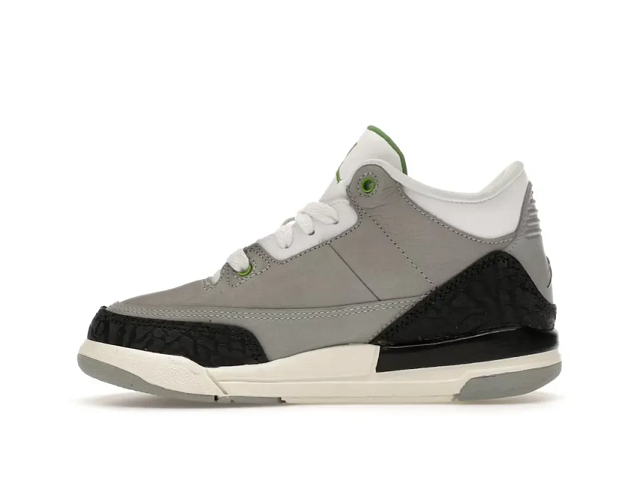 Фото № 3 с приближением к товару «‎Jordan 3 Retro»