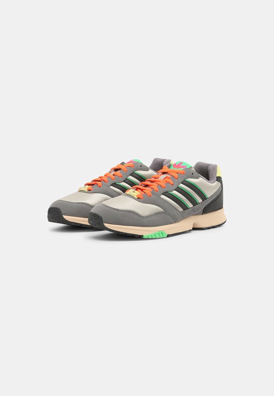 Фото № 4 с приближением к товару «‎Adidas Zx 1000 »