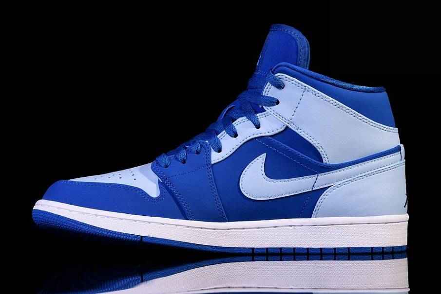 Фото № 2 с приближением к товару «‎Nike Air Jordan 1 Retro Ice »