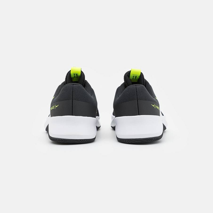 Фото № 3 с приближением к товару «‎Nike MC Trainer 2»