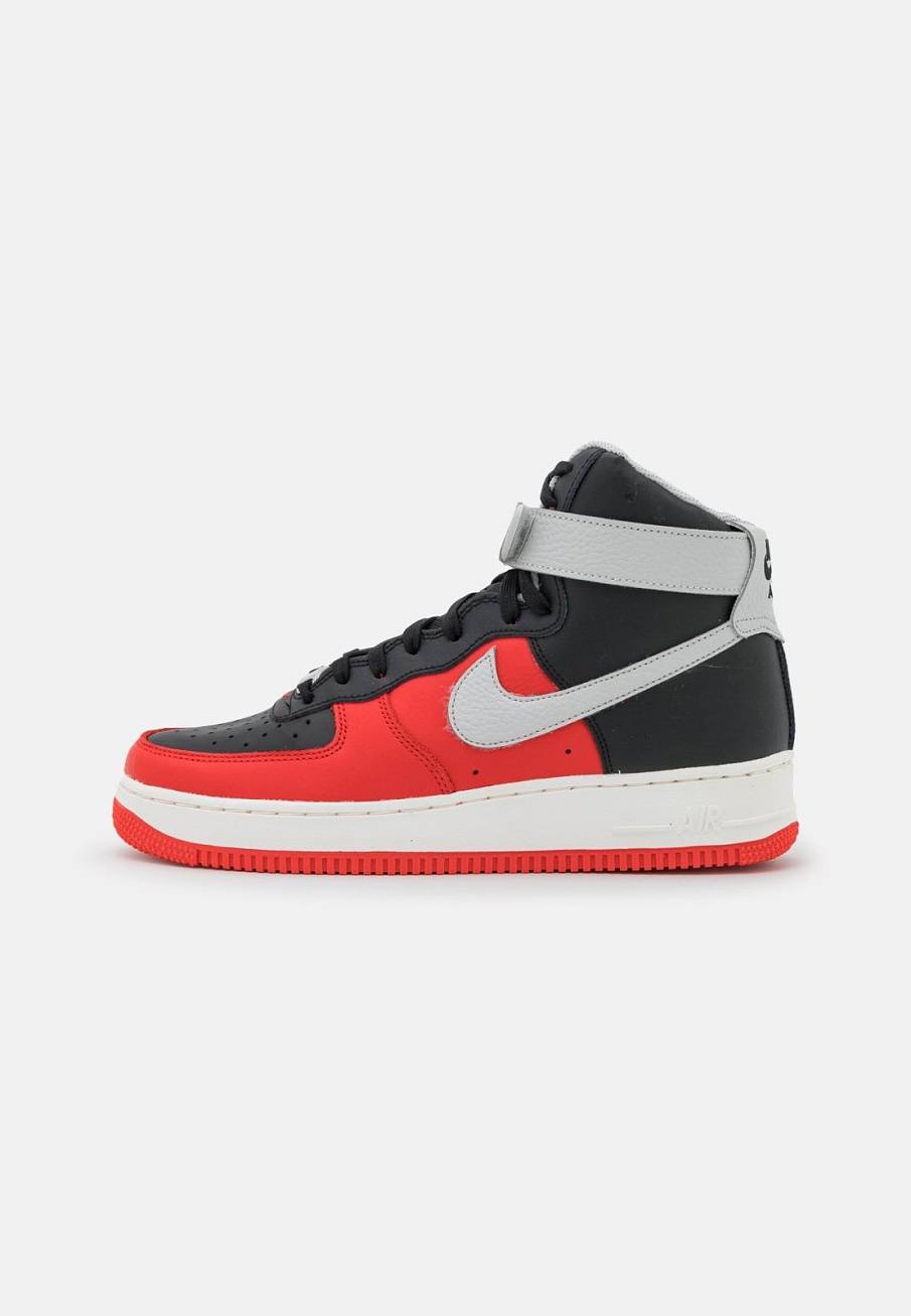 Фото № 1 с приближением к товару «‎Nike Air Force 1 ’07 »