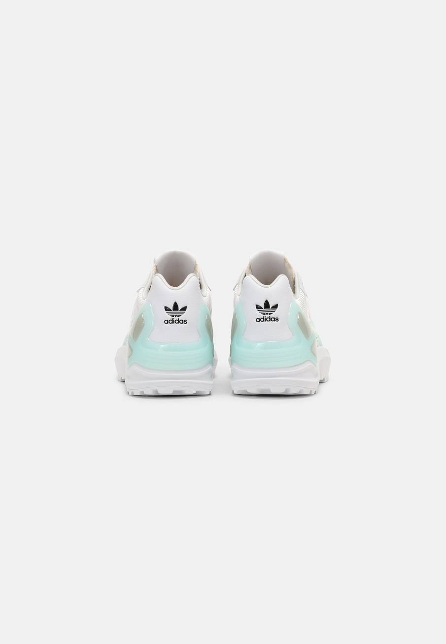 Фото № 3 с приближением к товару «‎Adidas Zx Convergence »