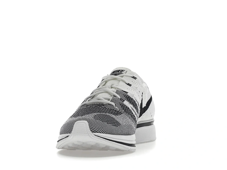 Фото № 2 с приближением к товару «‎Nike Flyknit Trainer White Black (2017)»