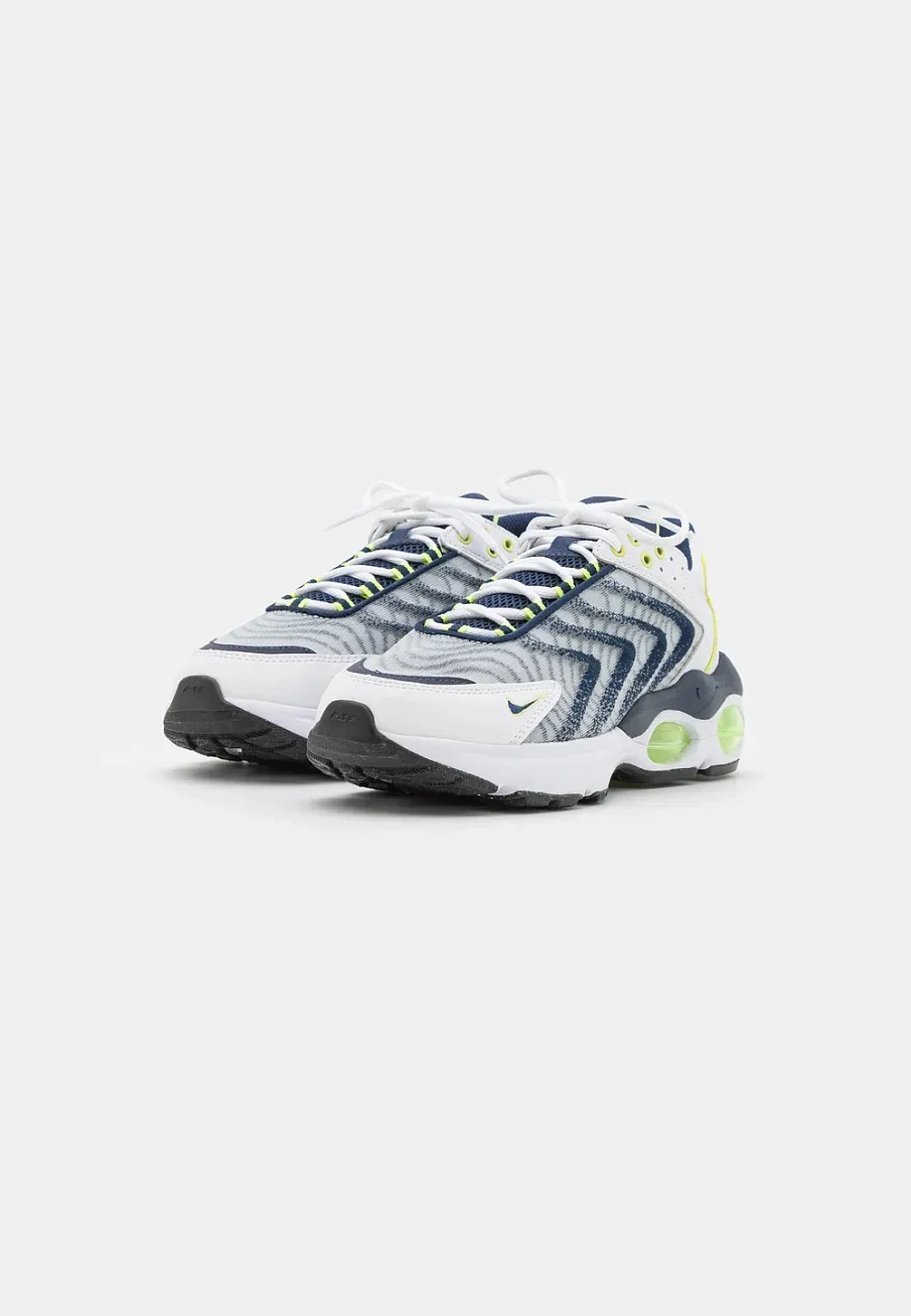 Фото № 3 с приближением к товару «‎AIR MAX»