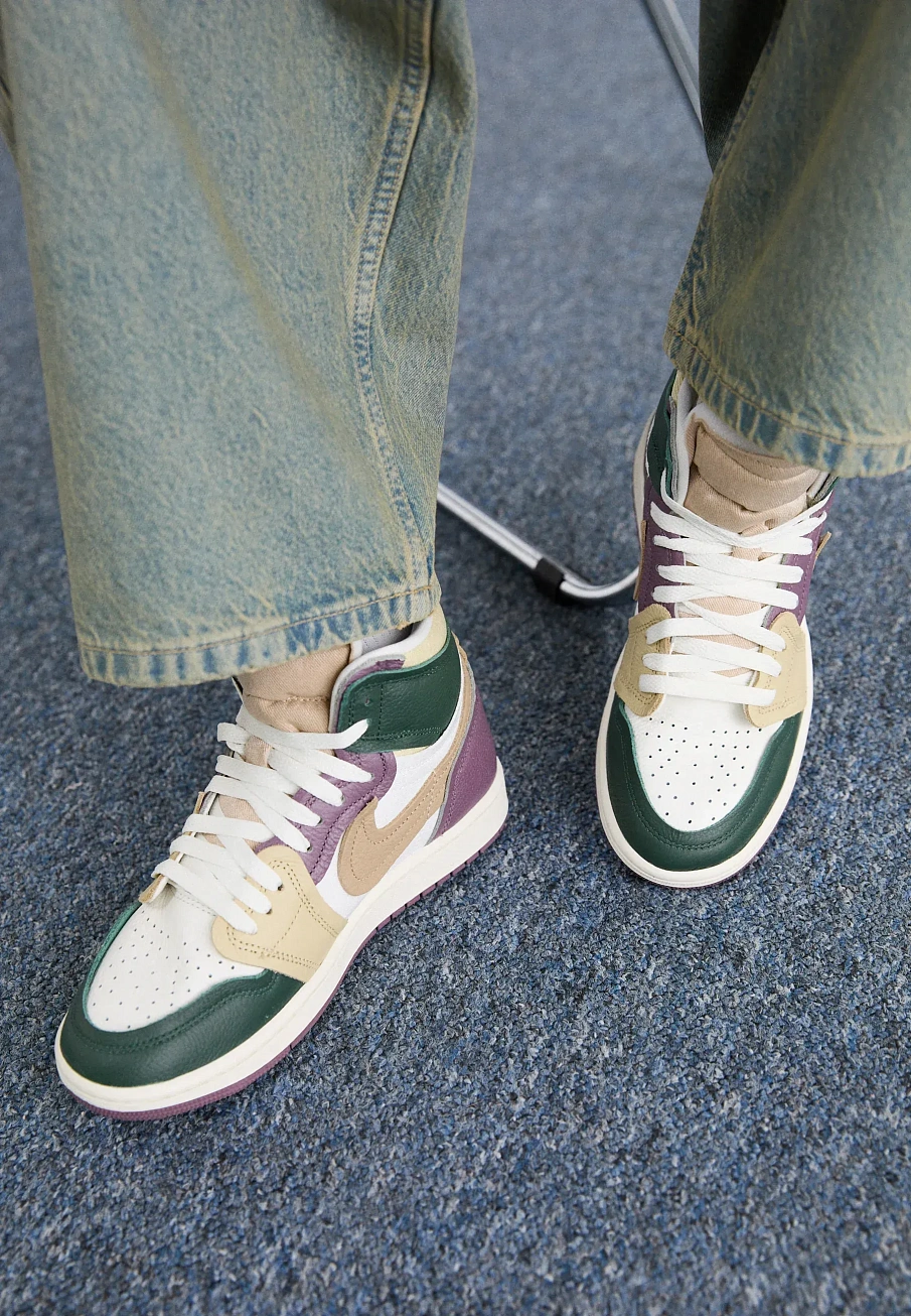 Фото № 1 с приближением к товару «‎AIR JORDAN 1 HIGH METHOD OF MAKE»