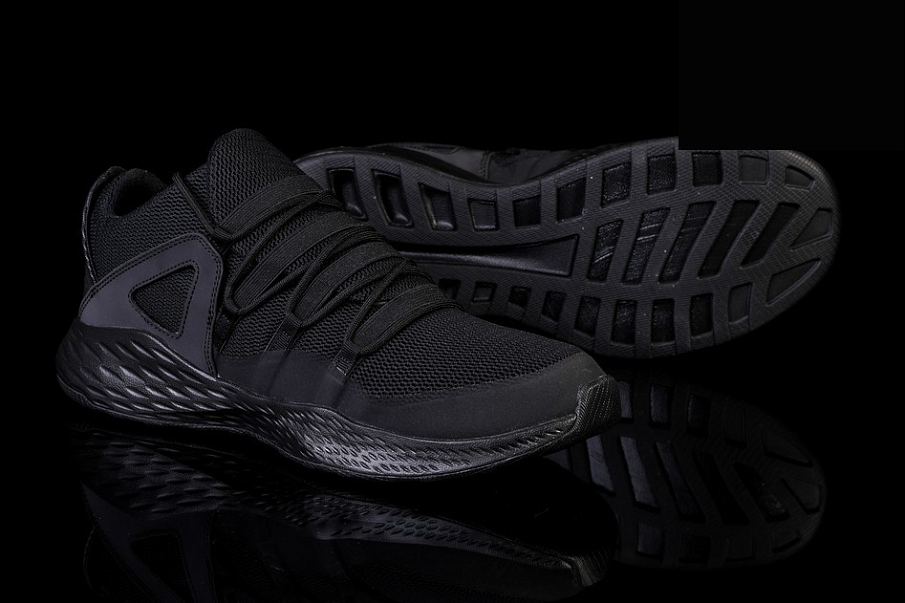 Фото № 2 с приближением к товару «‎Nike Air Jordan Formula 23 Triple »