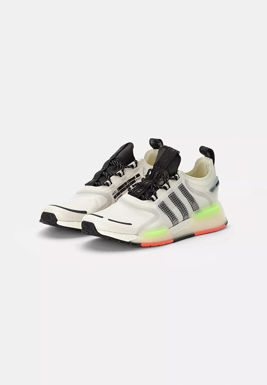 Фото № 4 с приближением к товару «‎NMD V3»