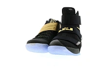 Фото № 2 с приближением к товару «‎Nike Basketball LeBron Kyrie Four Wins Game 7 Fifty-Two Years Championship Pack»