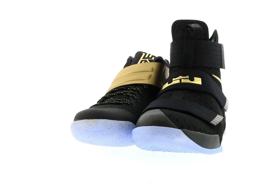 Фото № 2 с приближением к товару «‎Nike Basketball LeBron Kyrie Four Wins Game 7 Fifty-Two Years Championship Pack»
