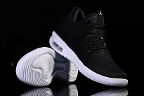 Фото № 1 с приближением к товару «‎Nike Air Jordan First Class Oreo »