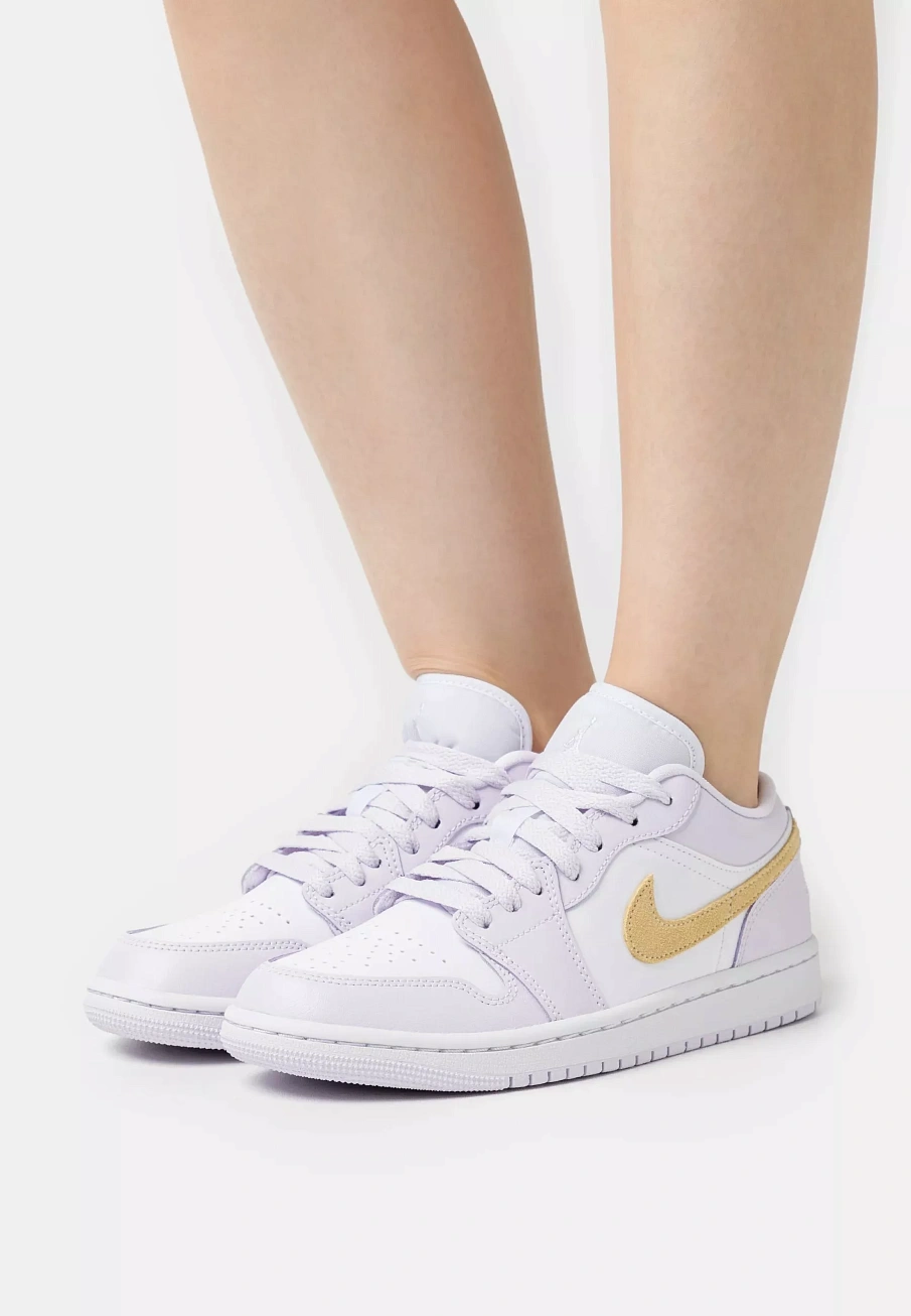Фото № 1 с приближением к товару «‎AIR JORDAN 1 »