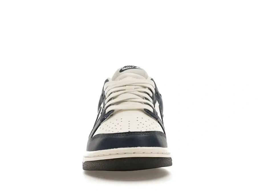Фото № 2 с приближением к товару «‎Nike Dunk Low»