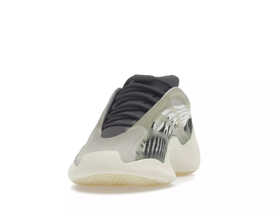 Фото № 2 с приближением к товару «‎adidas Yeezy 700 V3 Fade Salt»