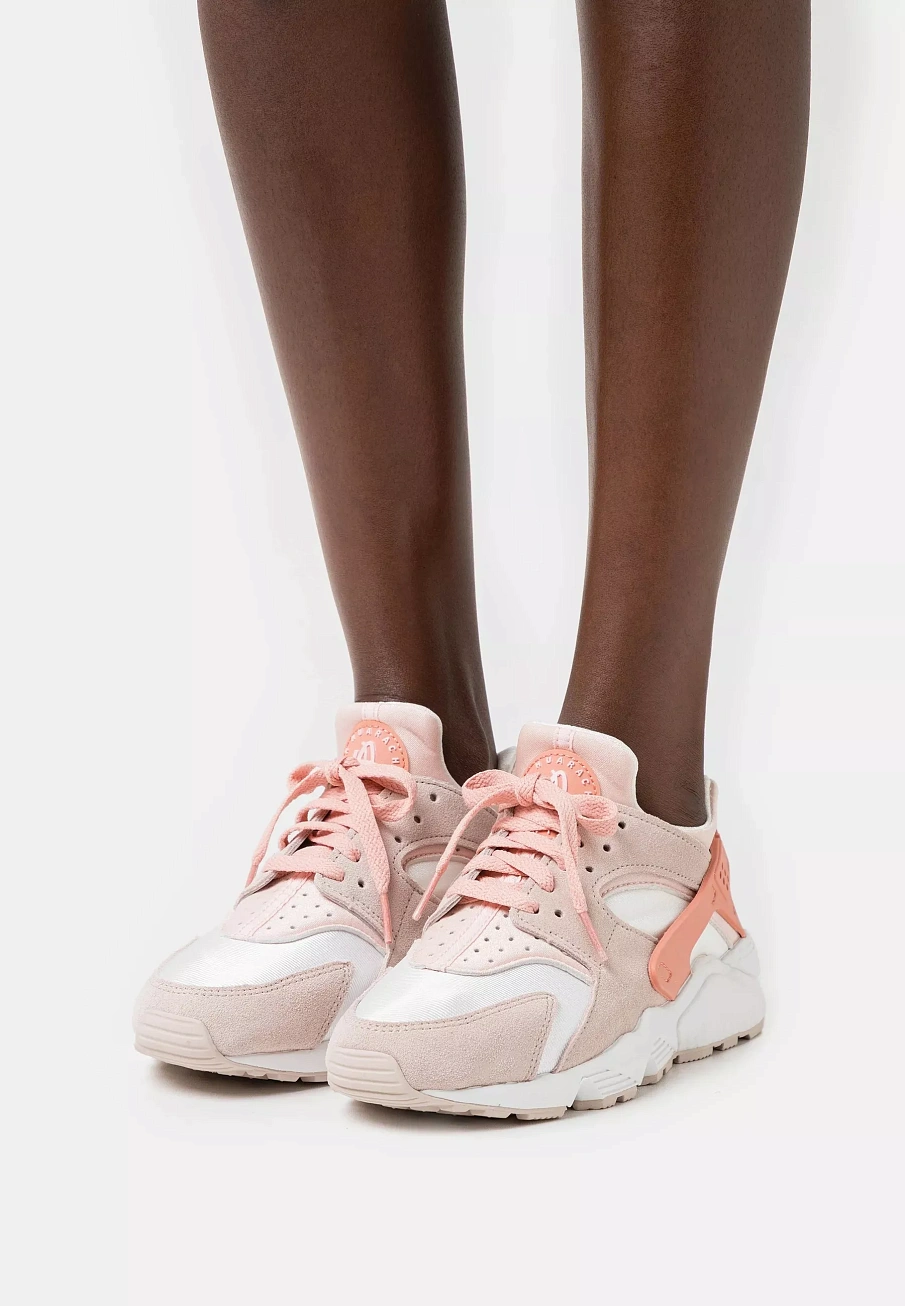 Фото № 3 с приближением к товару «‎AIR HUARACHE MN»