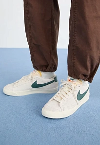 Фото № 2 с приближением к товару «‎BLAZER 77»