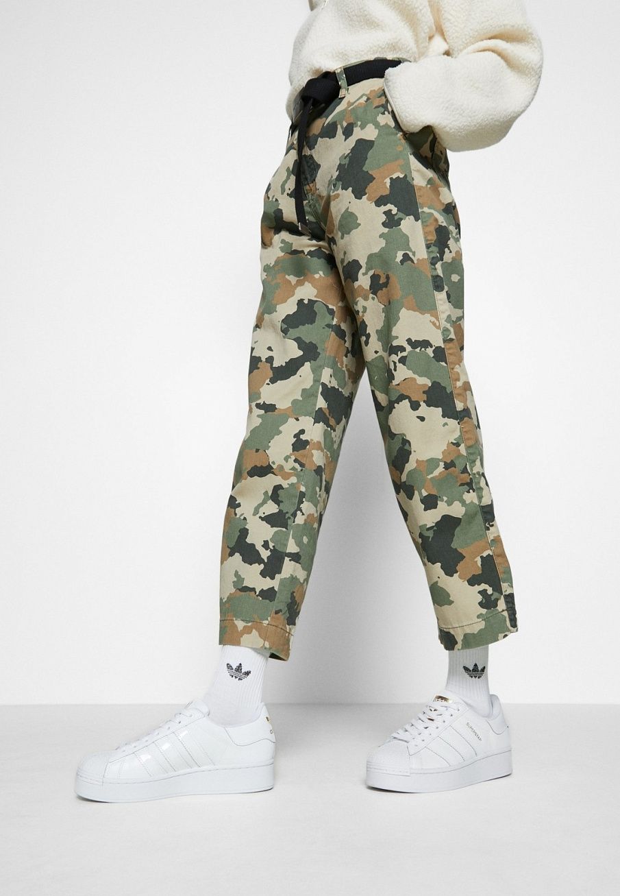 Фото № 1 с приближением к товару «‎Adidas Superstar Bold »