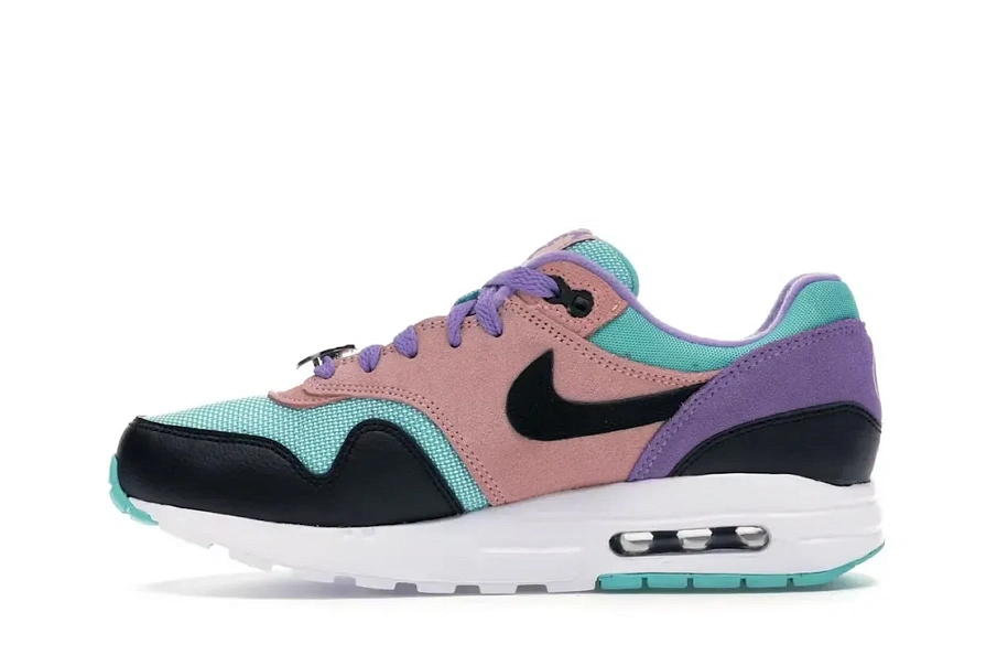 Фото № 3 с приближением к товару «‎Nike Air Max 1»