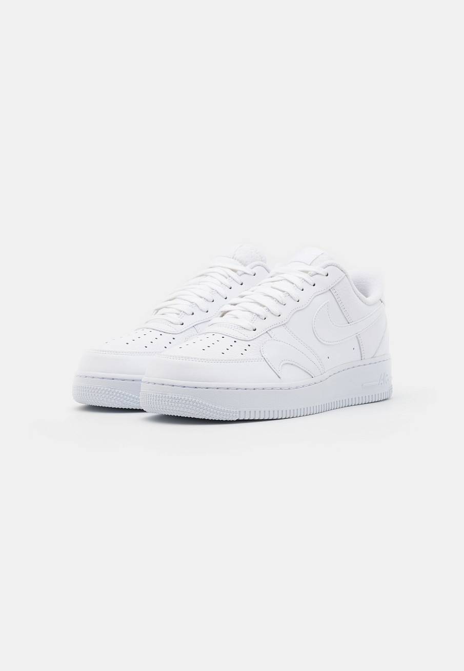Фото № 2 с приближением к товару «‎Nike Air Force 1 ’07 »