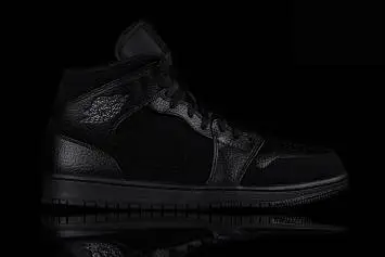 Nike Air Jordan 1 Retro Triple  - 2