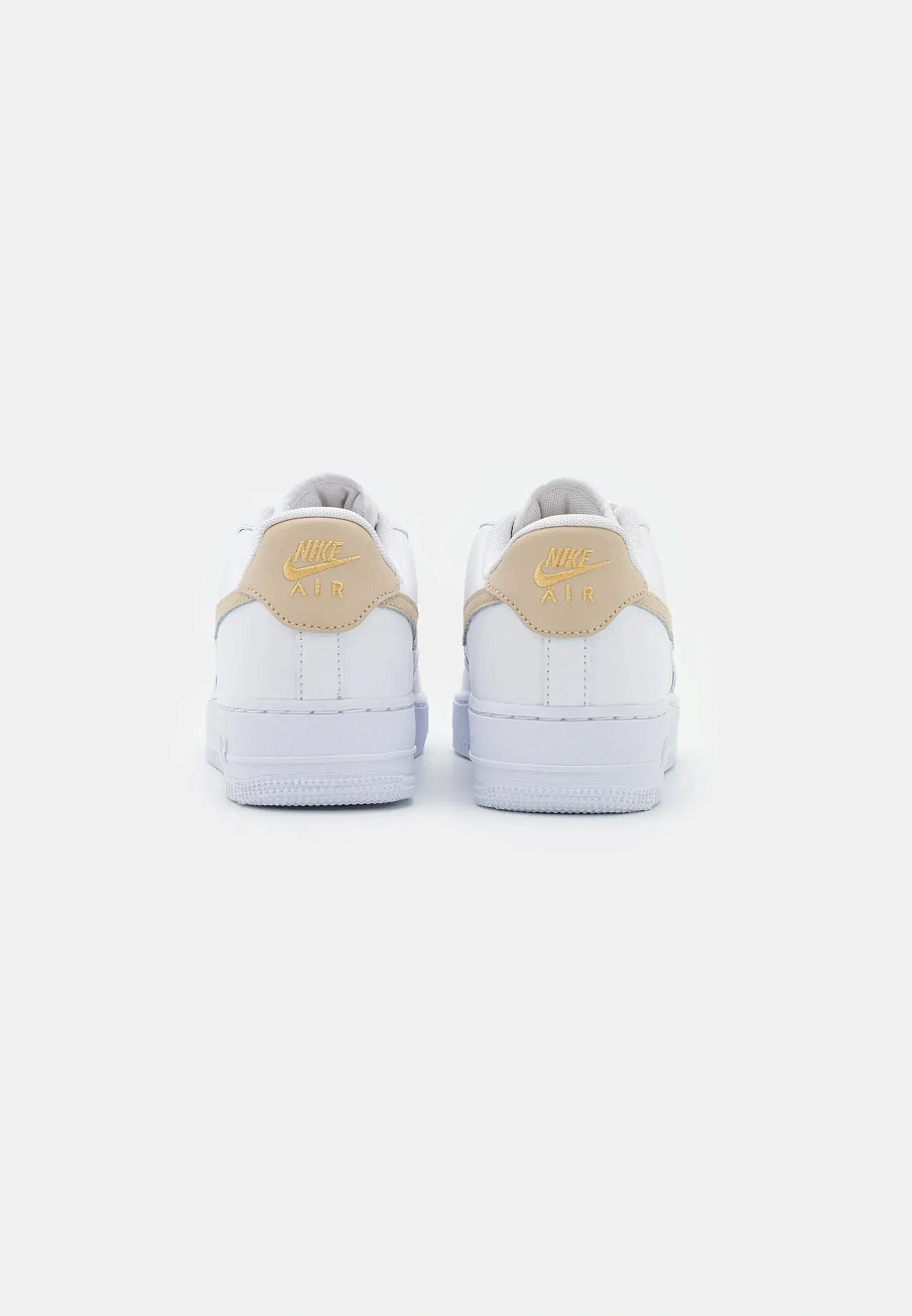 Фото № 4 с приближением к товару «‎AIR FORCE 1 07 ESS»
