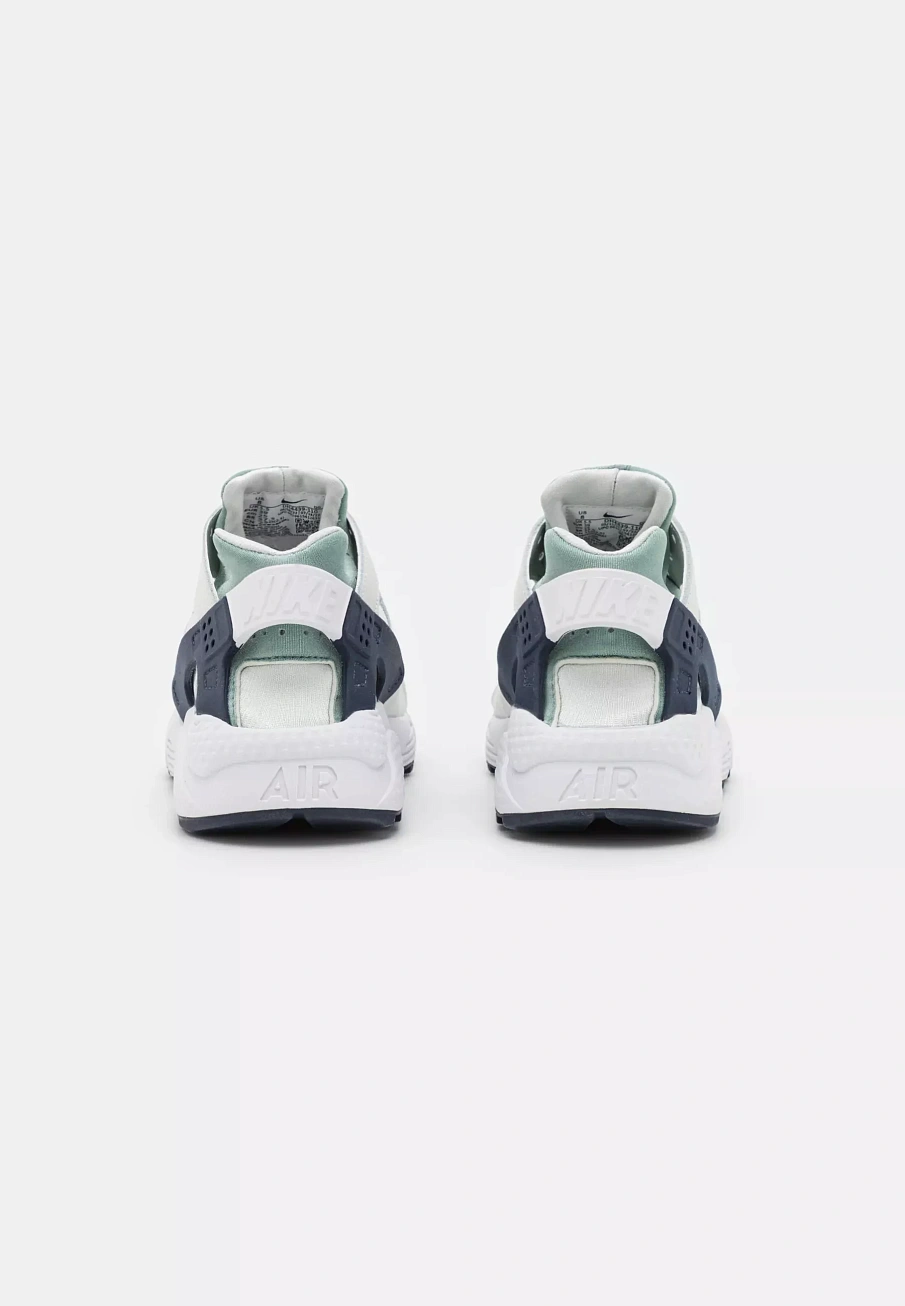Фото № 3 с приближением к товару «‎AIR HUARACHE»