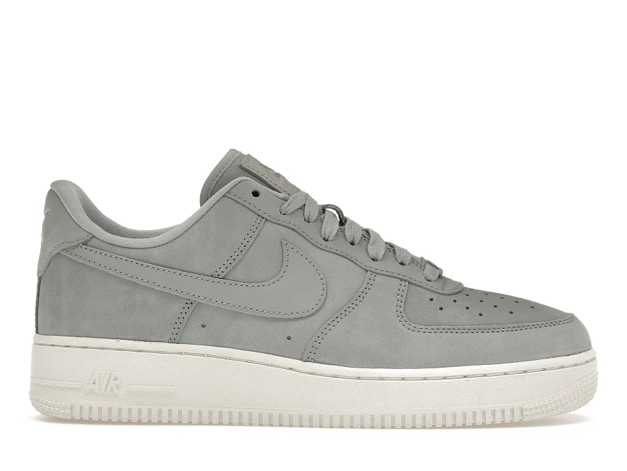 Фото № 1 с приближением к товару «‎Nike Air Force 1 Low 07 PRM Wolf Grey »